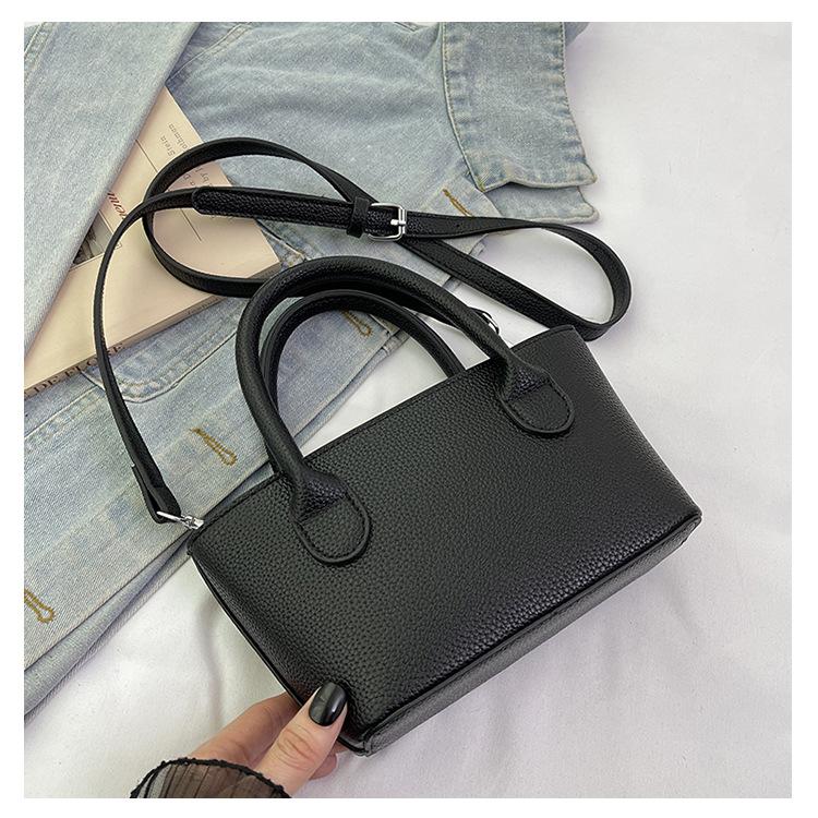 Korean niche design simple and versatile work commuter bag women s 2025 spring new casual messenger bucket bag
Korean niche design simple and versatile work commuter bag women s 2025 spring new casual messenger bucket bag