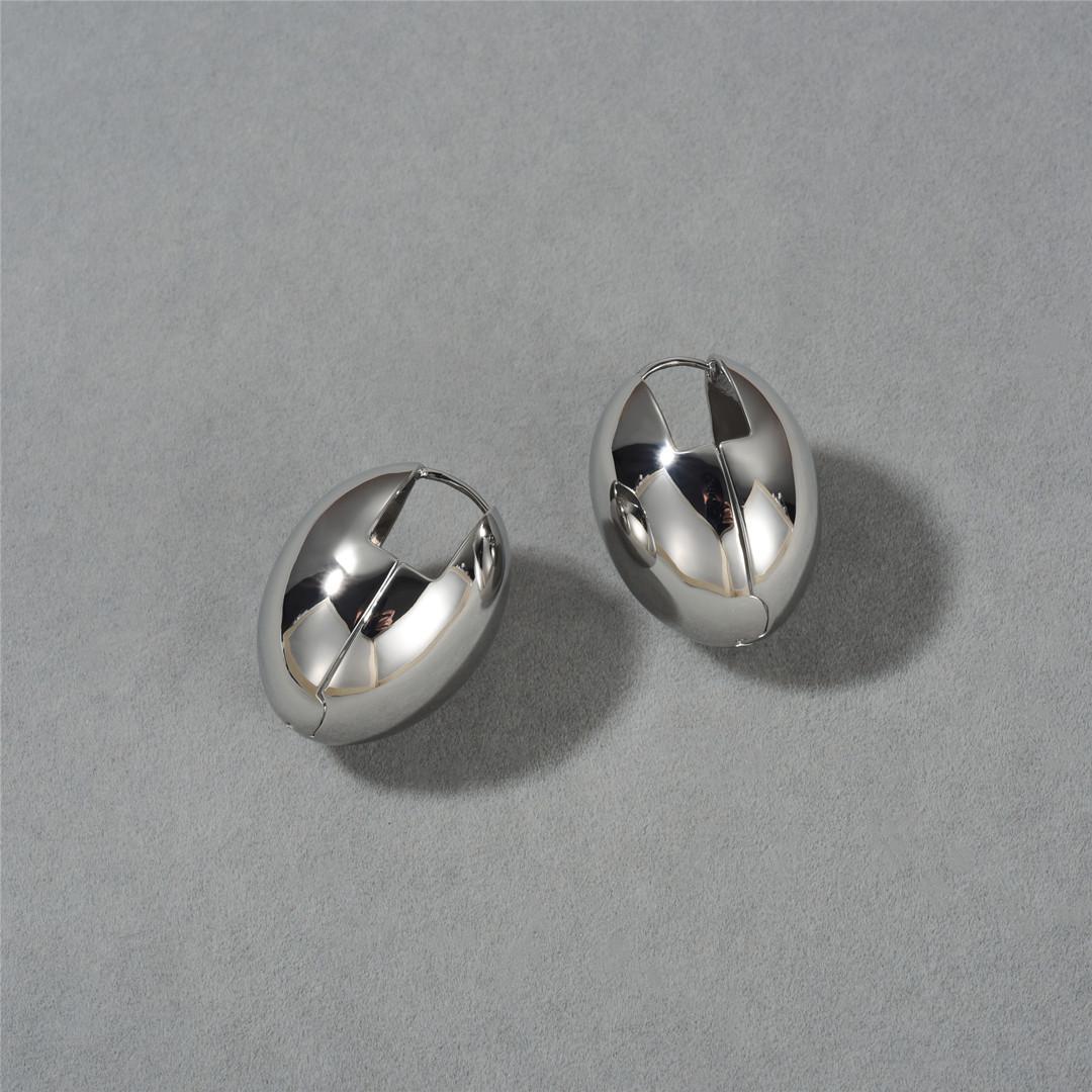 Cold Wind Geometric Oval Three-Dimensional Hollow Ball Glossy Ear Buckle Temperament Simple Earrings
Cold Wind Geometric Oval Three-Dimensional Hollow Ball Glossy Ear Buckle Temperament Simple Earrings