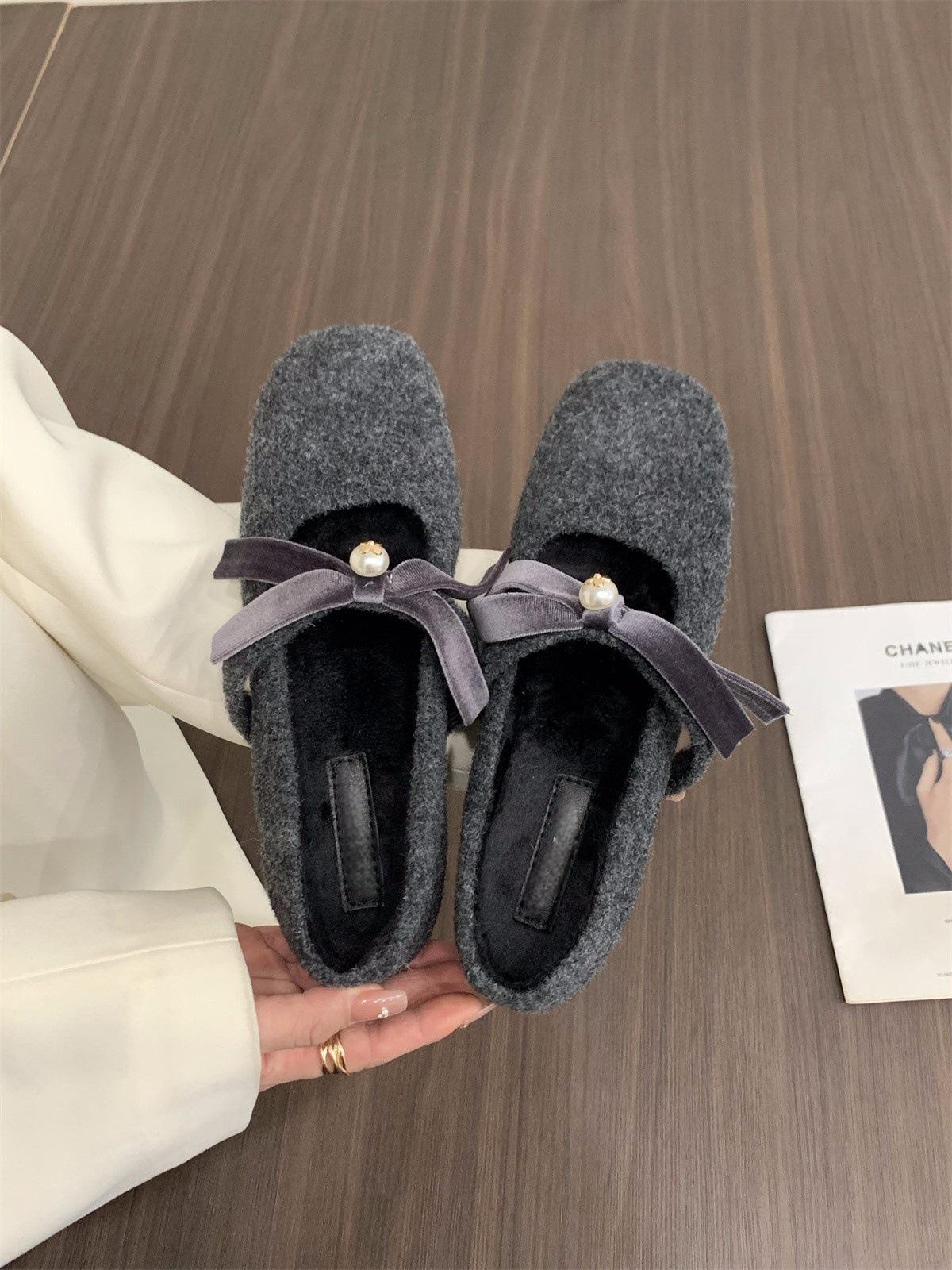 Inner height-increasing pink Mary Jane fluffy shoes, seasonal warm cotton shoes, bow pearl single shoes 39 сірий колір
Inner height-increasing pink Mary Jane fluffy shoes, seasonal warm cotton shoes, bow pearl single shoes 39 сірий колір