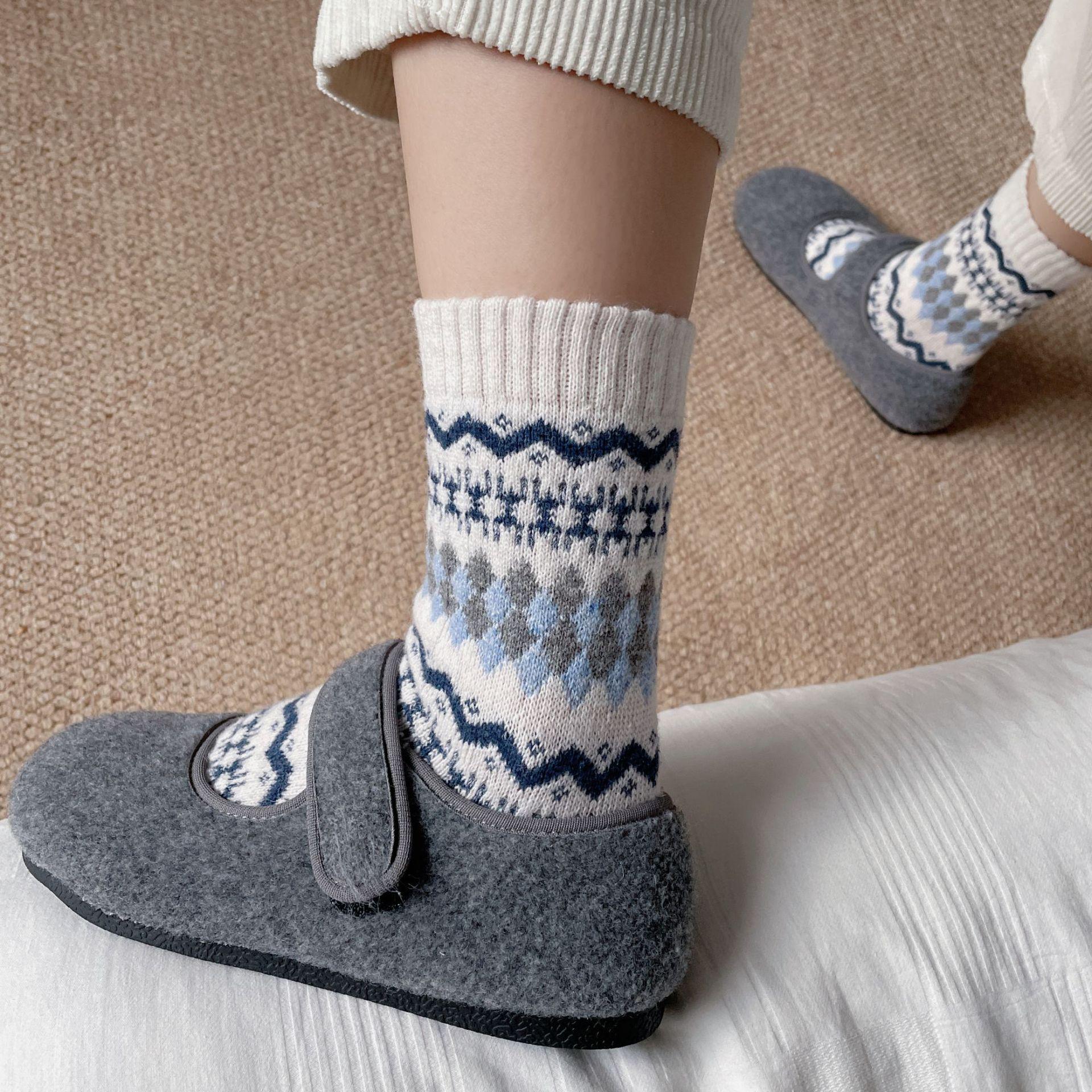 Women s Winter Gray Wool Slouch Socks - Thick, Warm, and Mid-Calf Length One Size
Women s Winter Gray Wool Slouch Socks - Thick, Warm, and Mid-Calf Length One Size