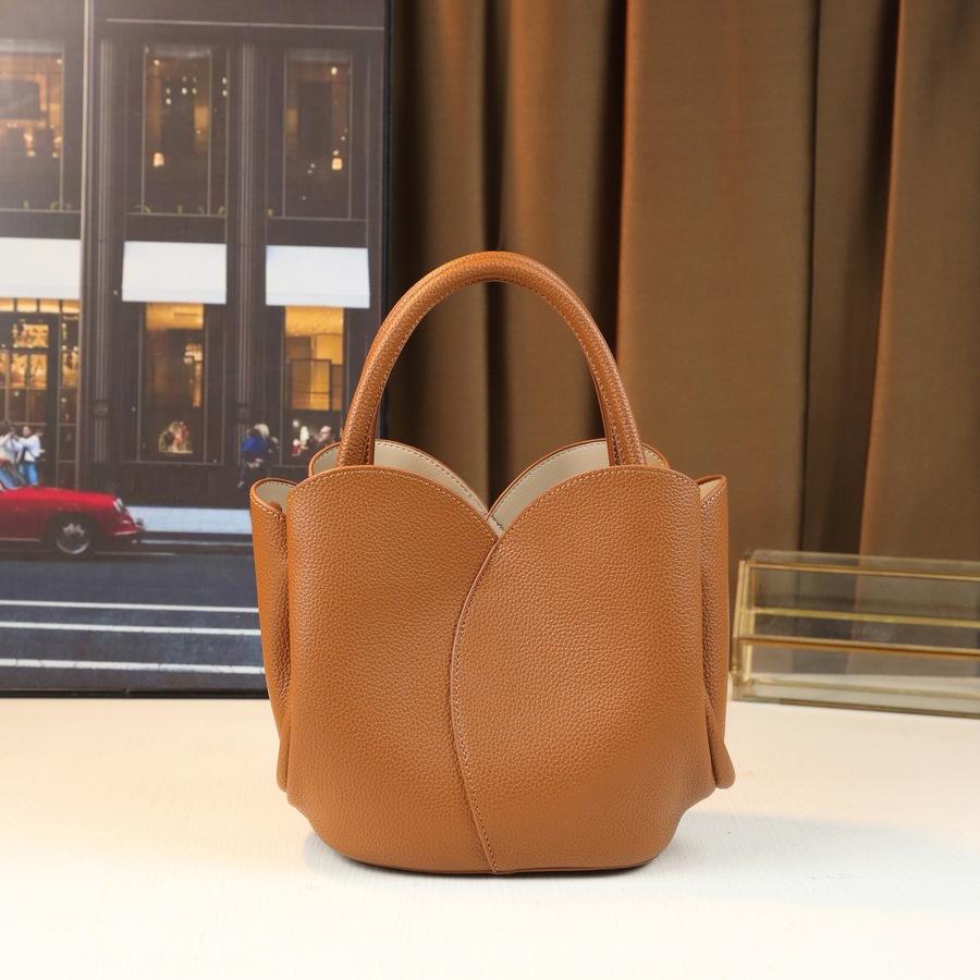 Solid Color, Simple and Atmospheric Handbag, Tulip Bag, Versatile Fashion, Mother and Child Bag, Business Commuting Women s Bag світло-коричневого кольору
Solid Color, Simple and Atmospheric Handbag, Tulip Bag, Versatile Fashion, Mother and Child Bag, Business Commuting Women s Bag світло-коричневого кольору