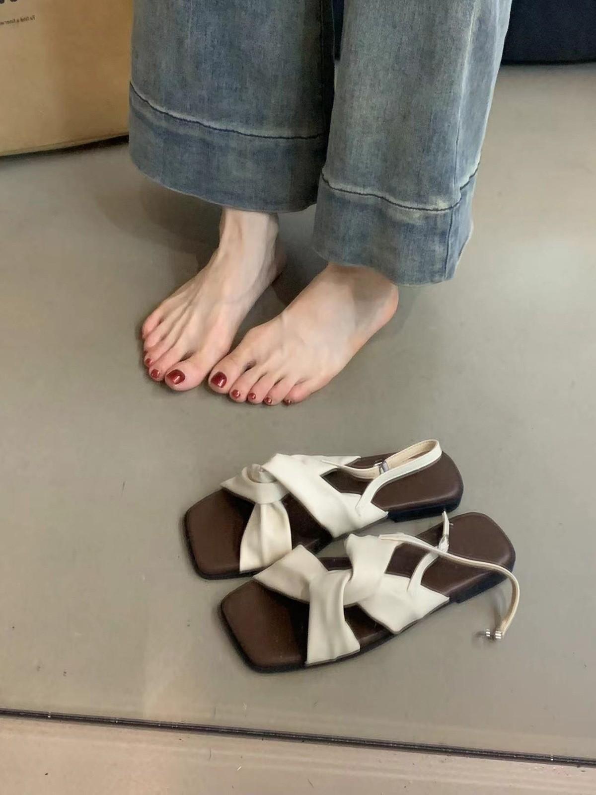 Roman sandals women s summer outer wear new French elegant simple versatile kink cross toe fairy shoes 40
Roman sandals women s summer outer wear new French elegant simple versatile kink cross toe fairy shoes 40