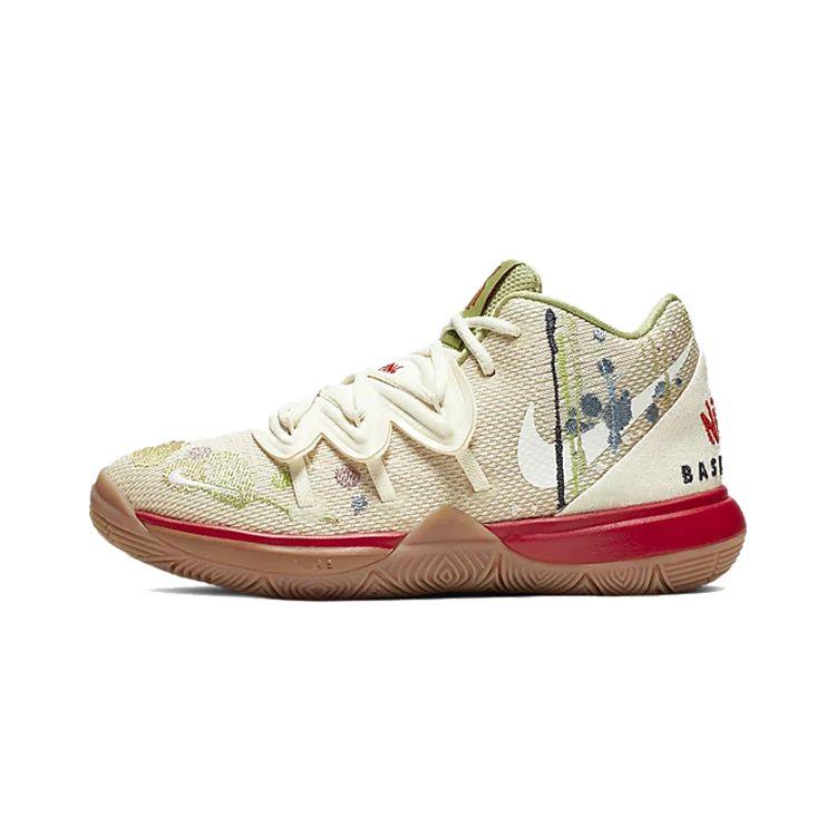 Nike Детские кроссовки Bandulu x Kyrie 5 PS с вышивкой Splatters кремового цвета бледно-слоновой кости темной орхидеи CQ9341-100
Nike Детские кроссовки Bandulu x Kyrie 5 PS с вышивкой Splatters кремового цвета бледно-слоновой кости темной орхидеи CQ9341-100