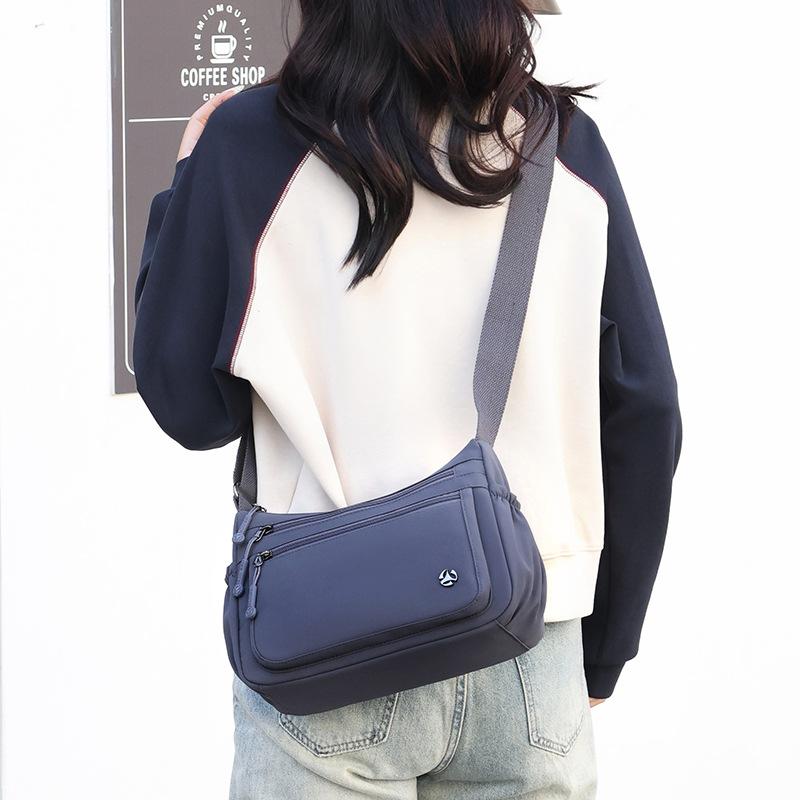 New multi-compartment shoulder messenger bag lightweight large-capacity nylon bag play bag чёрный
New multi-compartment shoulder messenger bag lightweight large-capacity nylon bag play bag чёрный