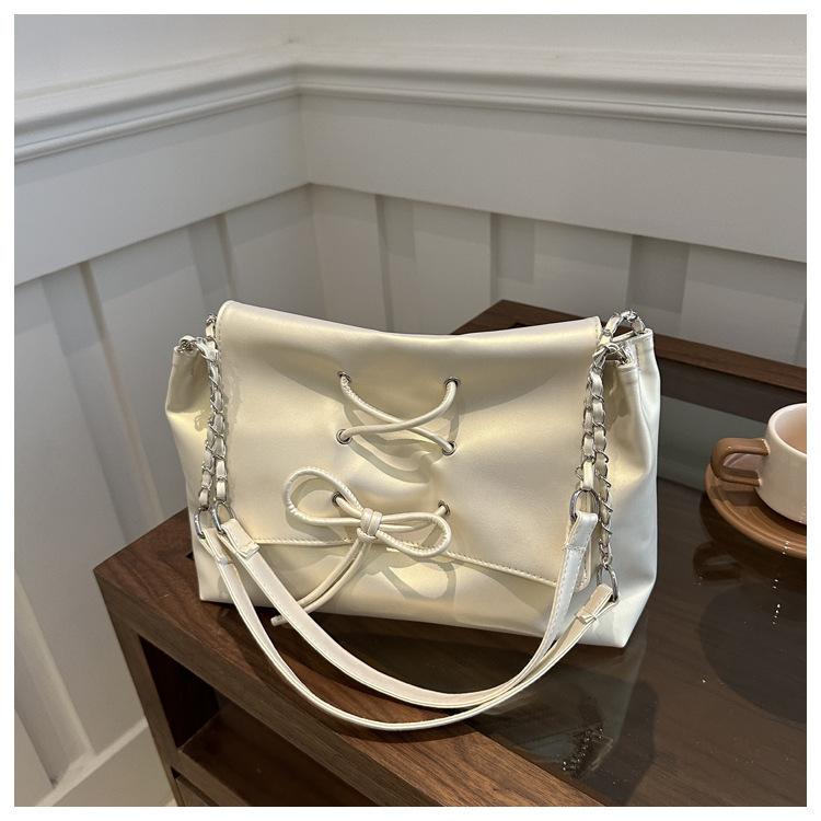 Однотонная текстура простой бант повседневная 2025 лето однотонная новая женская сумка-тоут на цепочке под мышкой женская сумка большая
Однотонная текстура простой бант повседневная 2025 лето однотонная новая женская сумка-тоут на цепочке под мышкой женская сумка большая