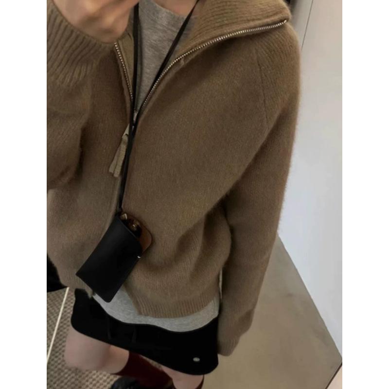 Women s High Neck Double Zipper 100% Wool Cardigan - Thick, Loose Knit Sweater for Fall/Winter 2025 2XL
Women s High Neck Double Zipper 100% Wool Cardigan - Thick, Loose Knit Sweater for Fall/Winter 2025 2XL