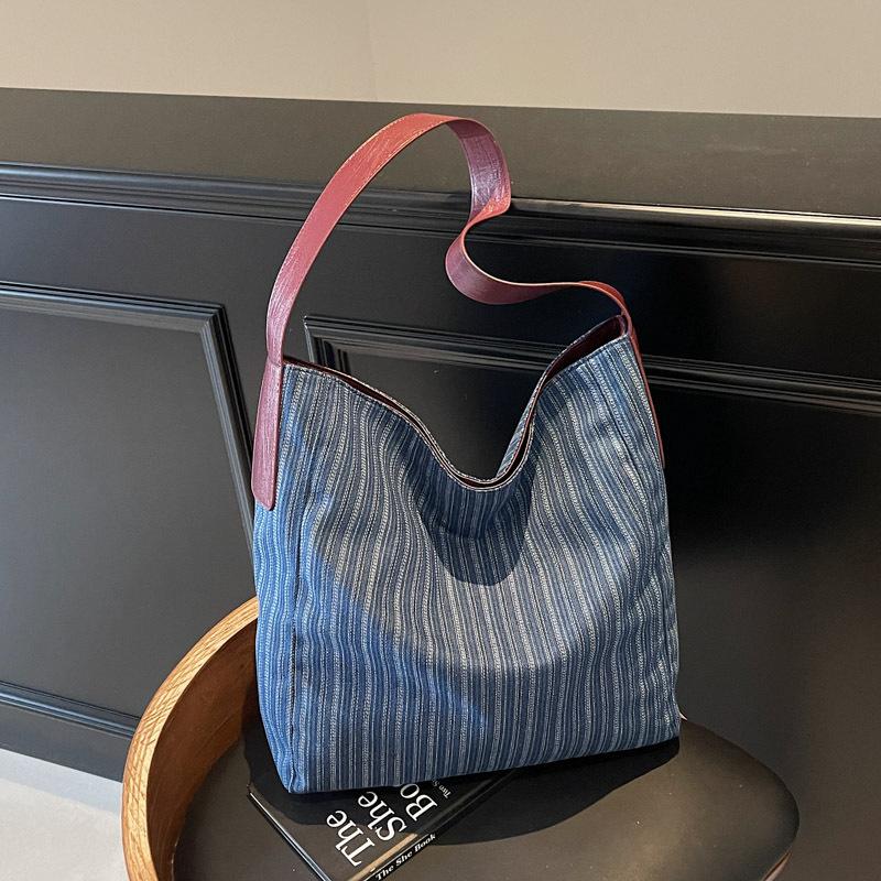 Нишевая ретро джинсовая большая сумка-тоут женская для новых студентов, классная, повседневная, на плечо, мессенджер темно-синий
Нишевая ретро джинсовая большая сумка-тоут женская для новых студентов, классная, повседневная, на плечо, мессенджер темно-синий