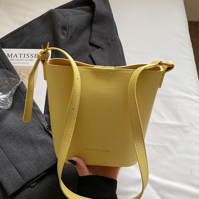 Хит продаж этого года, простой темперамент, ощущение продвинутости, сумка-ведро с узором личи, универсальная сумка-мессенджер для работы, отдыха и поездок, сумка для мамы и ребенка
Хит продаж этого года, простой темперамент, ощущение продвинутости, сумка-ведро с узором личи, универсальная сумка-мессенджер для работы, отдыха и поездок, сумка для мамы и ребенка