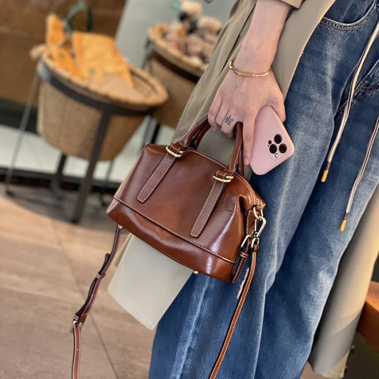 Новая Модная Сумка Высокого Класса из Кожи Коровьей Лицевой Слоистой Кожи Сумка через Плечо Кроссбоди Осень и Зима
Новая Модная Сумка Высокого Класса из Кожи Коровьей Лицевой Слоистой Кожи Сумка через Плечо Кроссбоди Осень и Зима