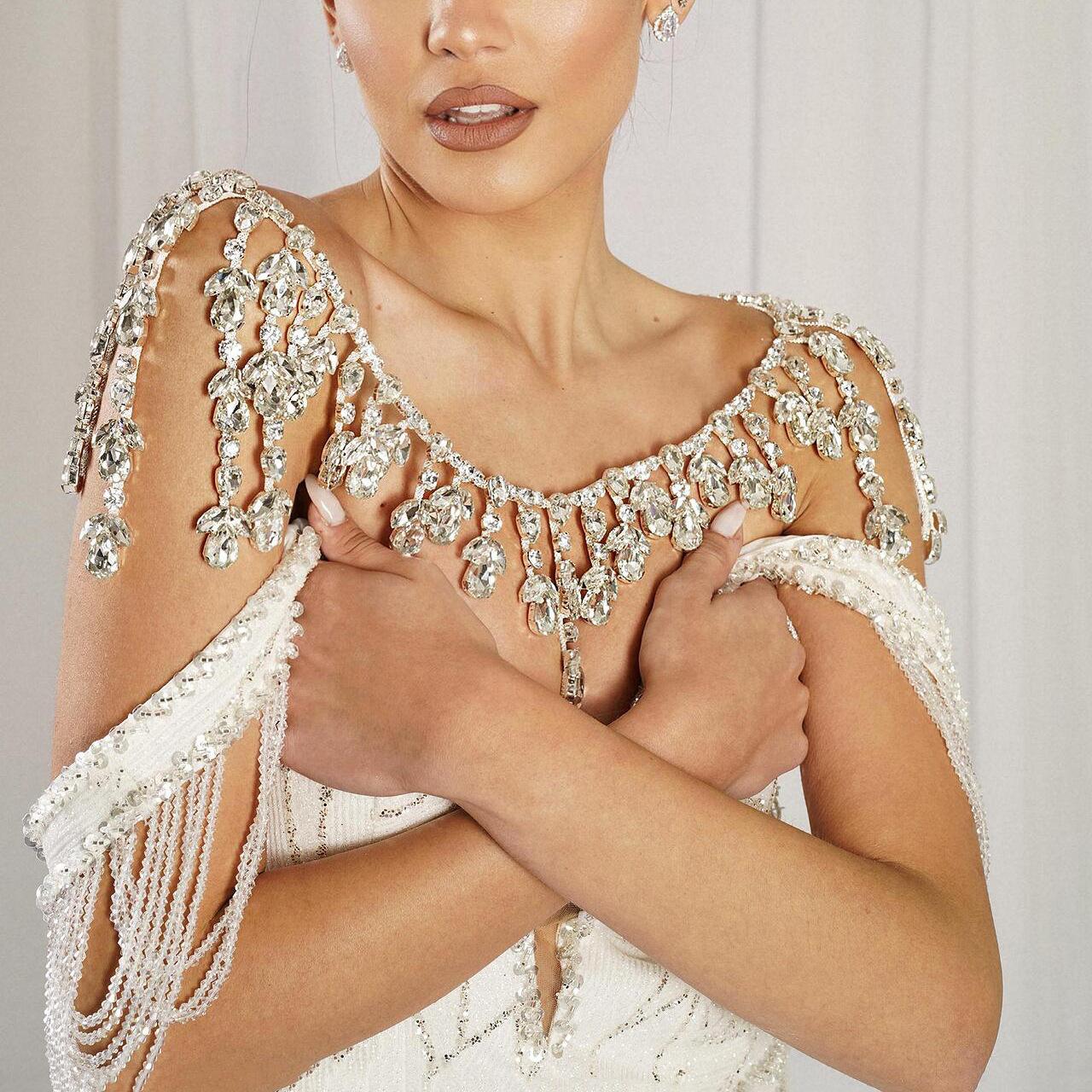 New Fashionable Rhinestone Back Chain, European And American Exquisite Luxury Bridal Long Fringed Pendant Shoulder Chain Body Chain
New Fashionable Rhinestone Back Chain, European And American Exquisite Luxury Bridal Long Fringed Pendant Shoulder Chain Body Chain