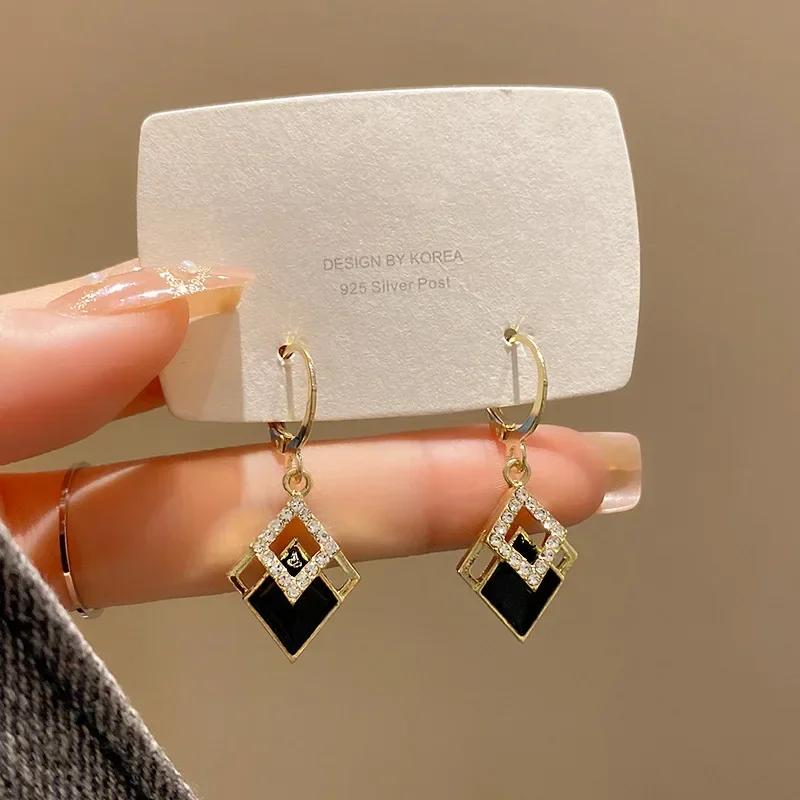 Fashion Personality Delicate Black Zircon Pendientes Earrings for Women Simple Design Geometric Square Earrings Wedding Jewelry
Fashion Personality Delicate Black Zircon Pendientes Earrings for Women Simple Design Geometric Square Earrings Wedding Jewelry