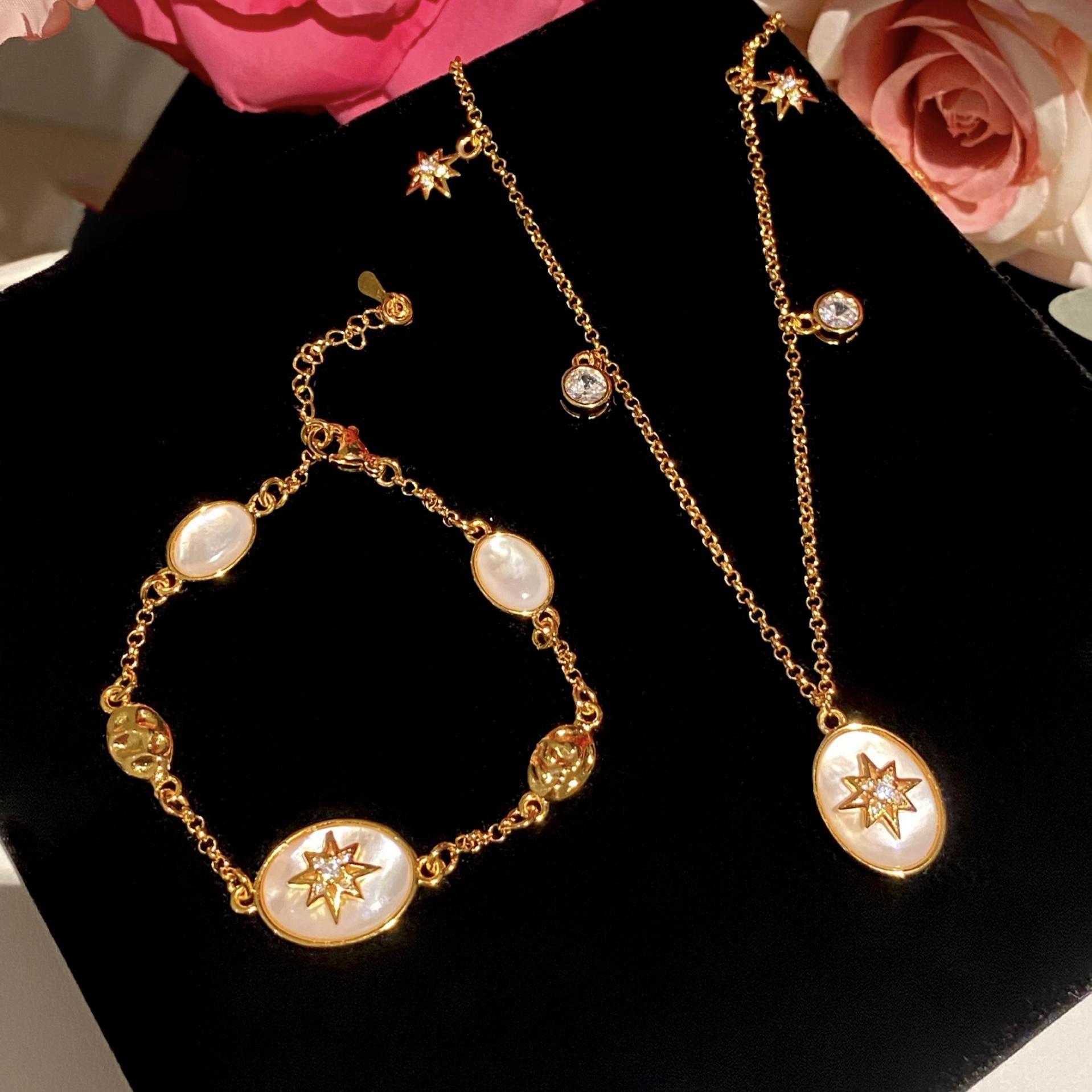 Oval Fritillary Pendant Necklace Fashion Light Luxury High Sense Versatile Niche Jewelry
Oval Fritillary Pendant Necklace Fashion Light Luxury High Sense Versatile Niche Jewelry