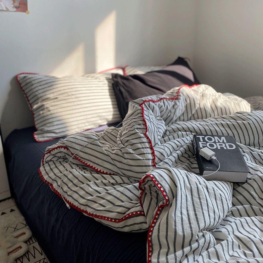 Duvet Cover Set Quilt Set Ins Nordic Minimalist Style Grey Strip Bed Set Of Four Pieces, Home Luxury Bedding Set Bed Sheets 150x200 3pcs
Duvet Cover Set Quilt Set Ins Nordic Minimalist Style Grey Strip Bed Set Of Four Pieces, Home Luxury Bedding Set Bed Sheets 150x200 3pcs