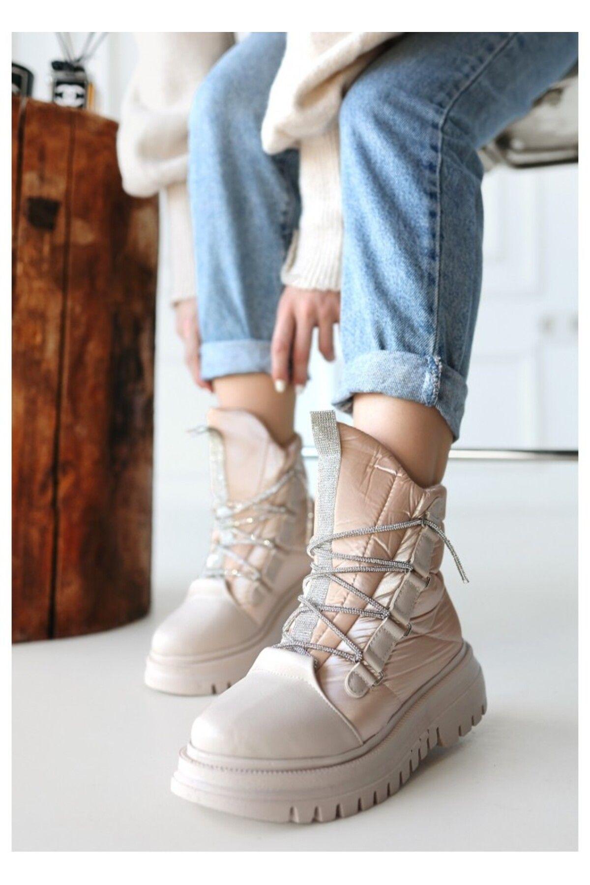 Женские современные стильные модные ботинки, зимние сапоги из искусственной кожи бежевого цвета 38
Женские современные стильные модные ботинки, зимние сапоги из искусственной кожи бежевого цвета 38