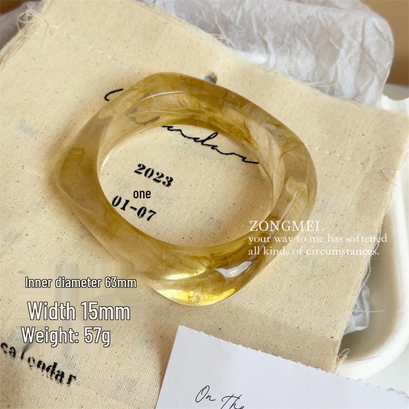 Большой акриловый браслет с нерегулярным мраморным узором - Эффектное французское широкое квадратное украшение из смолы.
Большой акриловый браслет с нерегулярным мраморным узором - Эффектное французское широкое квадратное украшение из смолы.