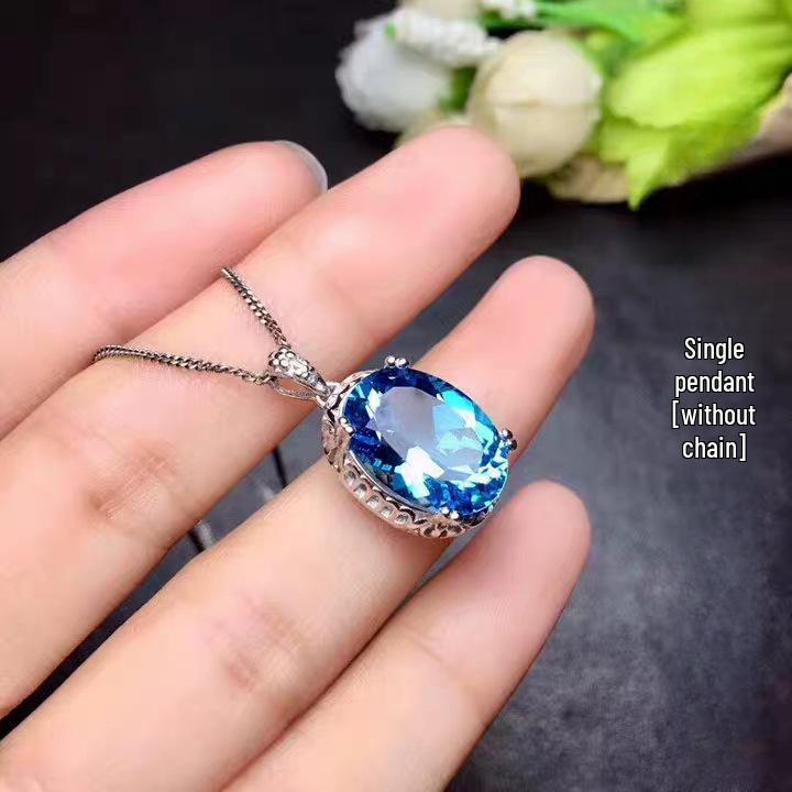 Кольцо в стиле знаменитости с имитацией голубого топаза и ожерелье с бриллиантовой подвеской
Кольцо в стиле знаменитости с имитацией голубого топаза и ожерелье с бриллиантовой подвеской