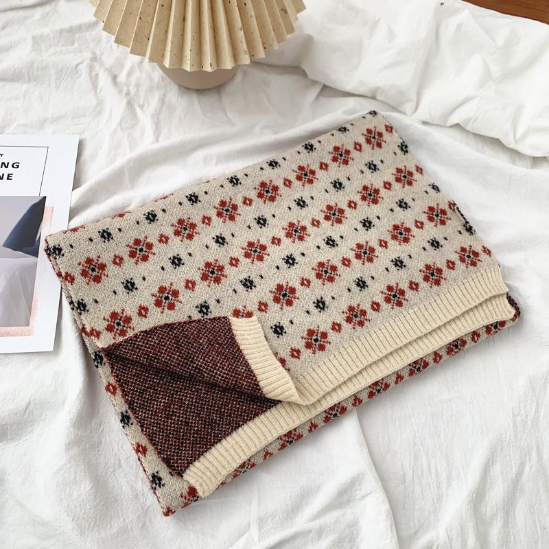 Winter New Ins Floral Wool Scarf Thickened Warm Scarf Student Japanese Retro Scarf Versatile 196*35cm
Winter New Ins Floral Wool Scarf Thickened Warm Scarf Student Japanese Retro Scarf Versatile 196*35cm