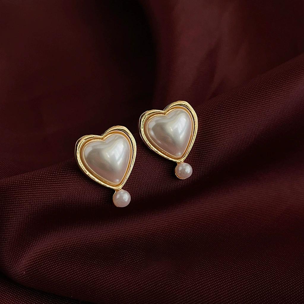 Elegant Pearl Heart Ear Stud Piercing Earrings For Women Lady French Fashion New Jewelry Gift Party Wedding
Elegant Pearl Heart Ear Stud Piercing Earrings For Women Lady French Fashion New Jewelry Gift Party Wedding