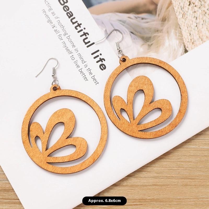 1 пара Богемные деревянные серьги-подвески с полым узором, геометрический этнический стиль, идеально подходят для женщин, легкие серьги, ювелирный подарок
1 пара Богемные деревянные серьги-подвески с полым узором, геометрический этнический стиль, идеально подходят для женщин, легкие серьги, ювелирный подарок
