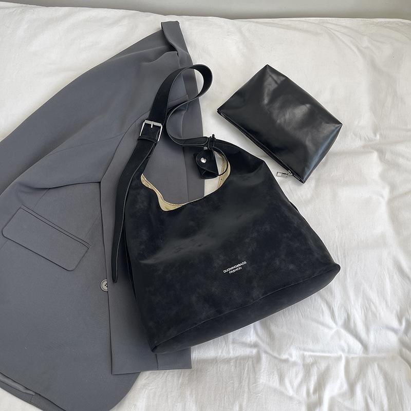 Модная ретро замшевая сумка-тоут под мышкой, женская новая простая повседневная сумка большой вместимости для работы, универсальная сумочка
Модная ретро замшевая сумка-тоут под мышкой, женская новая простая повседневная сумка большой вместимости для работы, универсальная сумочка