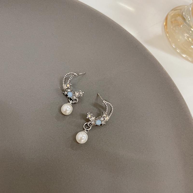 Корейские серьги-подвески со стразами, жемчугом и луной
Корейские серьги-подвески со стразами, жемчугом и луной