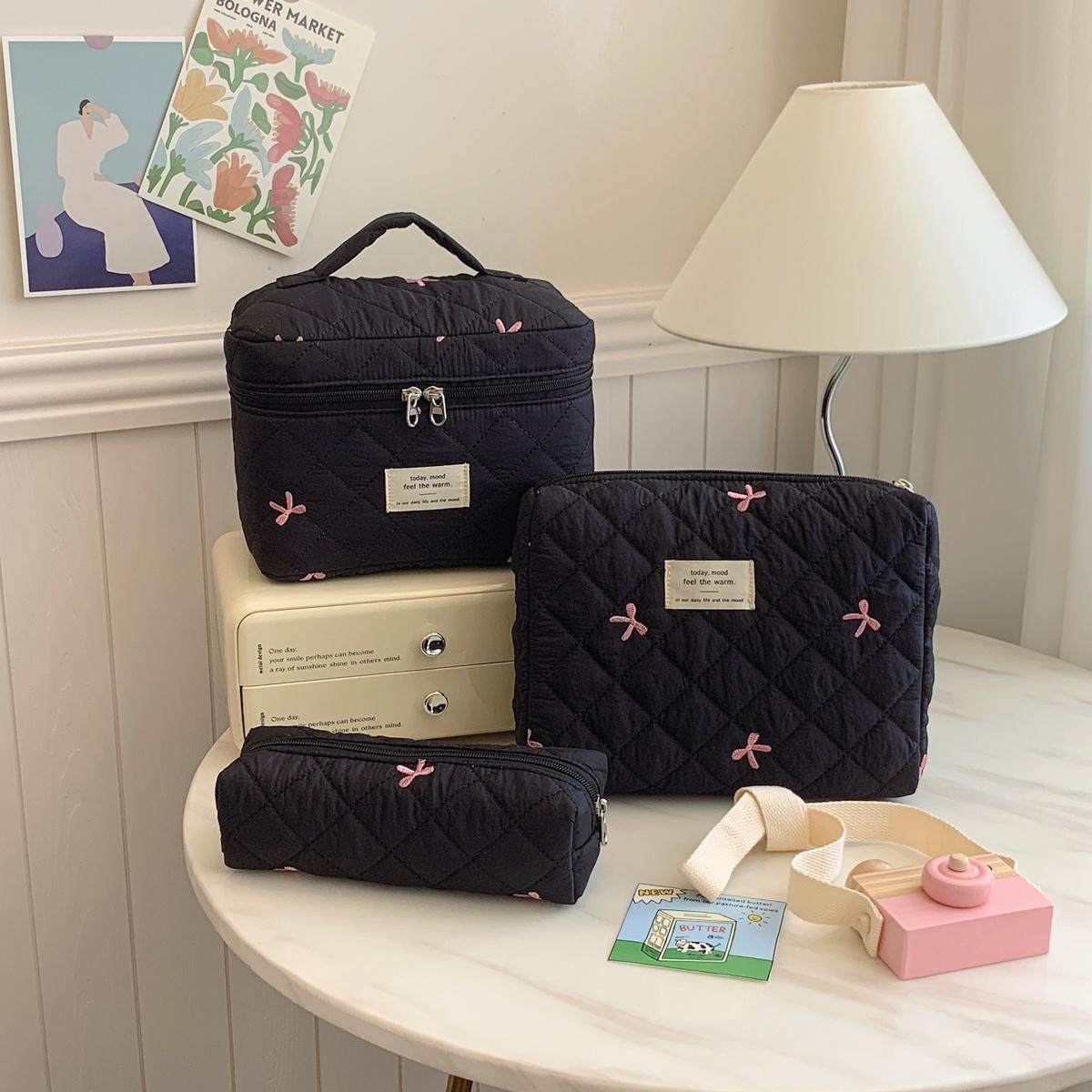 3pcs sets Cute Bow Flower Quilted Makeup Bag Women Cosmetic Organizer Female Handbag Portable Toiletry Case For Travel
3pcs sets Cute Bow Flower Quilted Makeup Bag Women Cosmetic Organizer Female Handbag Portable Toiletry Case For Travel