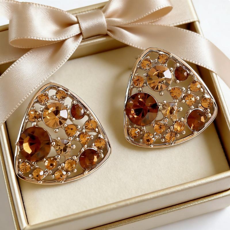 New Geometric Triangle Exquisit Rhinestine Earrings for Women Girl Light Luxury Gold Color Drop Earrings Party Jewelry Wholesale
New Geometric Triangle Exquisit Rhinestine Earrings for Women Girl Light Luxury Gold Color Drop Earrings Party Jewelry Wholesale