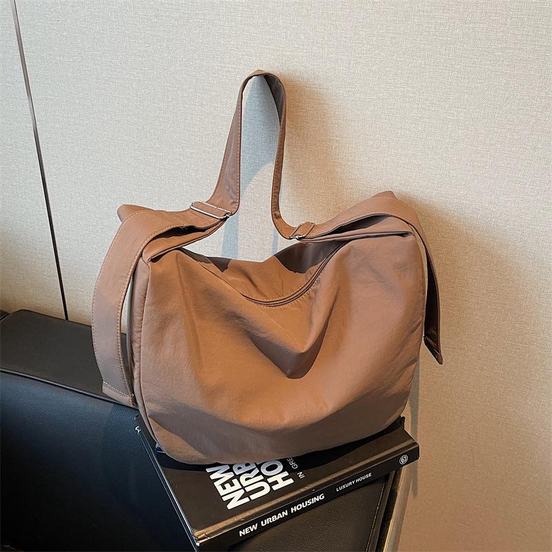 2025 Women s Large Capacity Canvas Shoulder Crossbody Bag with Wide Strap - Fashionable Commute Dumpling Design коричневий
2025 Women s Large Capacity Canvas Shoulder Crossbody Bag with Wide Strap - Fashionable Commute Dumpling Design коричневий