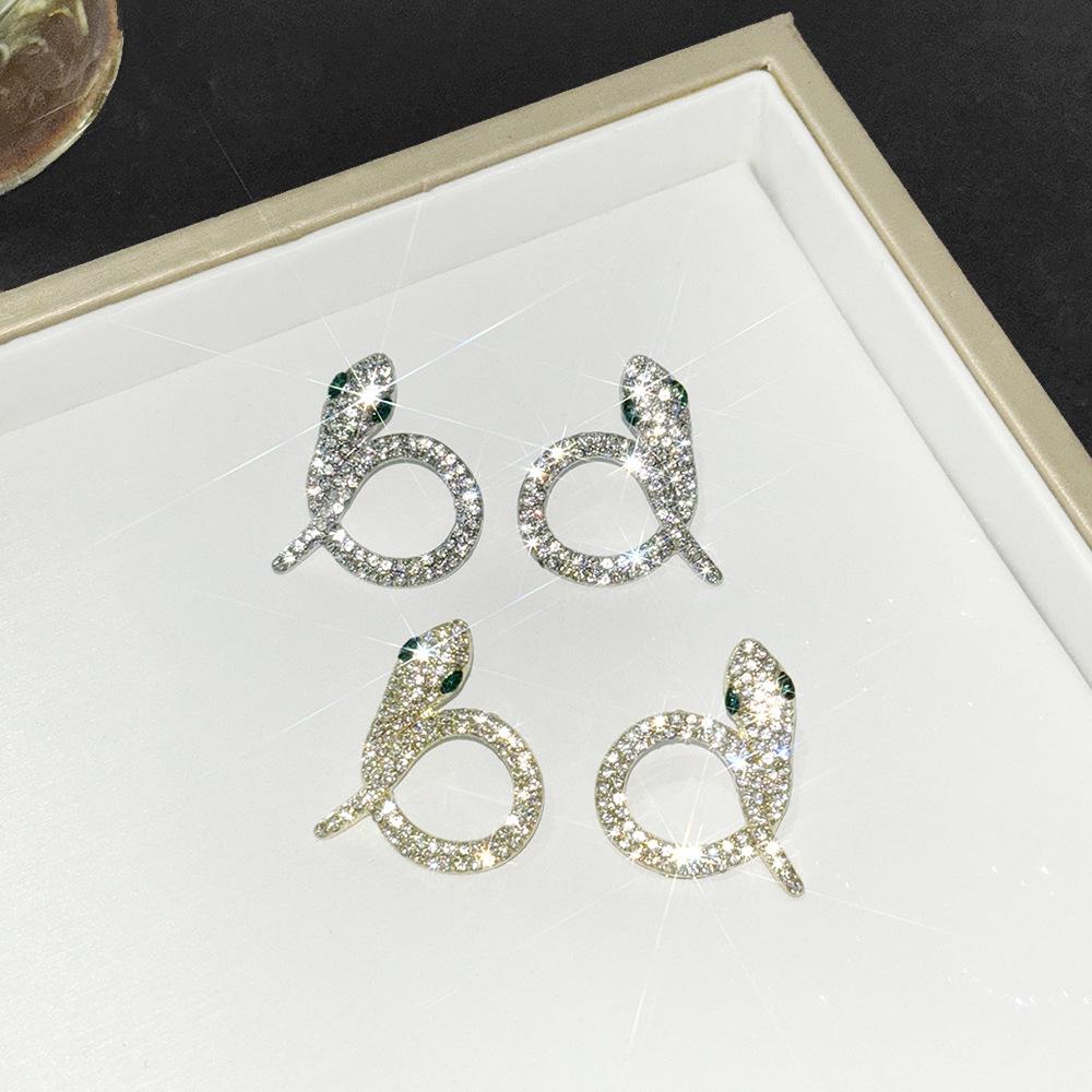 Silver Needle Snake Stud Earrings: Luxurious, Stylish, Niche Design with Fashion Diamond Accents for Women.
Silver Needle Snake Stud Earrings: Luxurious, Stylish, Niche Design with Fashion Diamond Accents for Women.