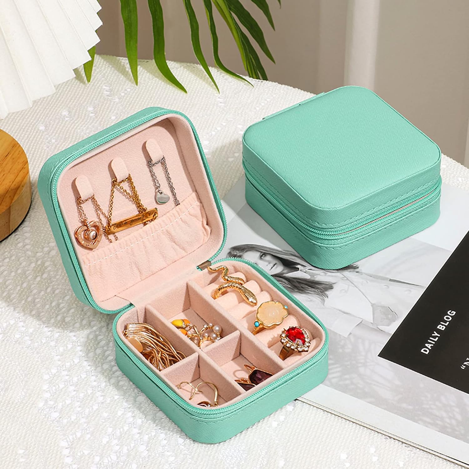 Small Jewelry Organizer Boxes for Women Girls PU Leather Mini Travel Case Display Storage Holder Box for Rings, Earrings синий
Small Jewelry Organizer Boxes for Women Girls PU Leather Mini Travel Case Display Storage Holder Box for Rings, Earrings синий
