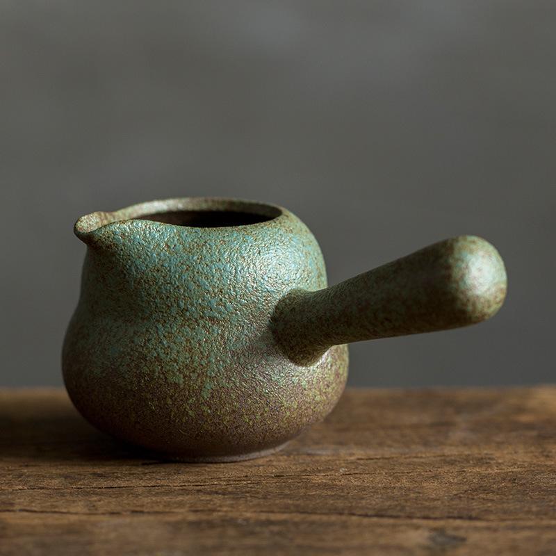 Japanese Style Coarse Pottery Side Handle Gong Dao Bei Home Retro Tea Sea Antique Kung Fu Tea Set Ceramic Tea Divider
Japanese Style Coarse Pottery Side Handle Gong Dao Bei Home Retro Tea Sea Antique Kung Fu Tea Set Ceramic Tea Divider