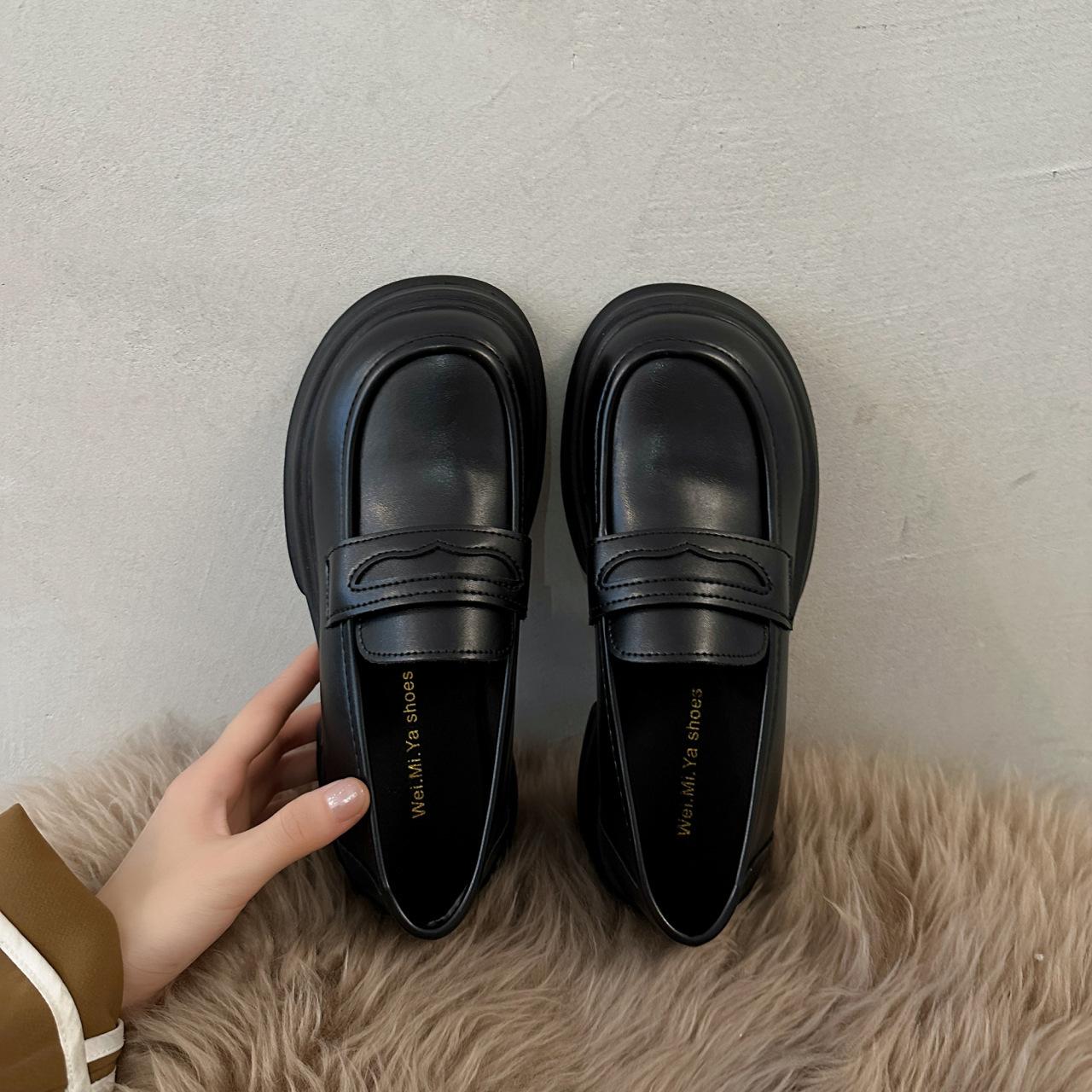 Кожаные туфли на платформе, женские маленькие кожаные туфли в студенческом стиле, универсальные туфли-лоферы в британском стиле, туфли Мэри Джейн 40 чёрный
Кожаные туфли на платформе, женские маленькие кожаные туфли в студенческом стиле, универсальные туфли-лоферы в британском стиле, туфли Мэри Джейн 40 чёрный