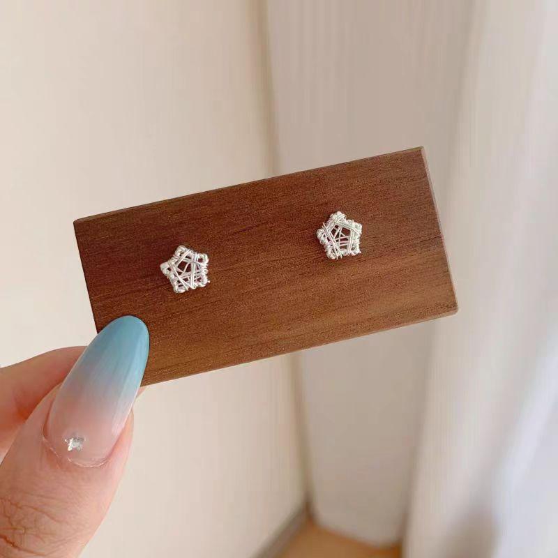Exquisite And Small Hollowed-Out Silk-Twisted Five-Pointed Star Sweet Thread Earrings Temperament Versatile Summer Earrings Trendy Earrings
Exquisite And Small Hollowed-Out Silk-Twisted Five-Pointed Star Sweet Thread Earrings Temperament Versatile Summer Earrings Trendy Earrings