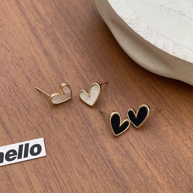 Love stud earrings women s fashion versatile commuter earrings ins style temperament high-end design earrings
Love stud earrings women s fashion versatile commuter earrings ins style temperament high-end design earrings