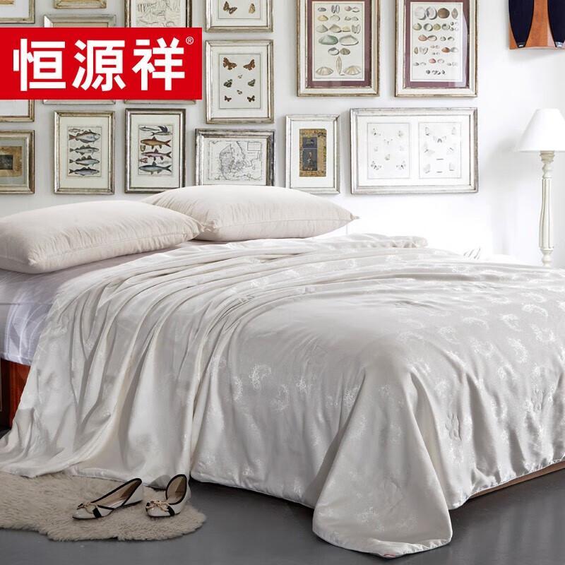Hengyuanxiang Love s Feather Mulberry Silk Quilt
Hengyuanxiang Love s Feather Mulberry Silk Quilt