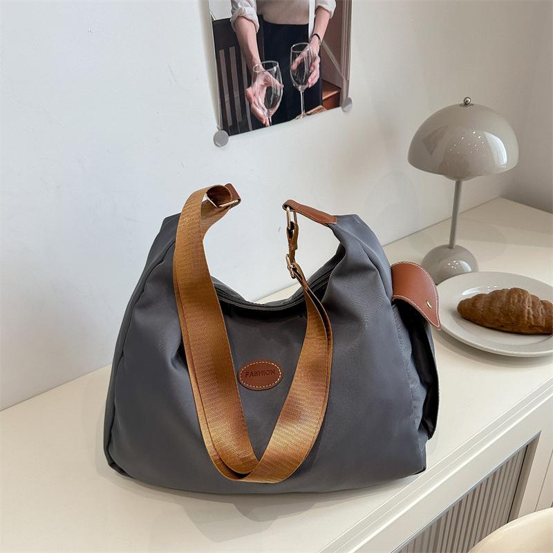 Solid color casual large capacity lightweight versatile tote bag summer simple portable shoulder messenger bag going out bag серый
Solid color casual large capacity lightweight versatile tote bag summer simple portable shoulder messenger bag going out bag серый