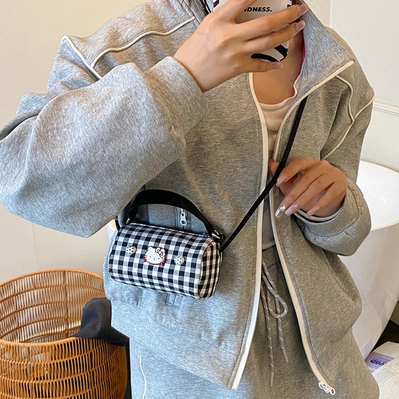 New high-value and cute portable messenger women s bag, plaid contrasting color mouth red envelope, foreign style, light and fashionable shoulder bag
New high-value and cute portable messenger women s bag, plaid contrasting color mouth red envelope, foreign style, light and fashionable shoulder bag