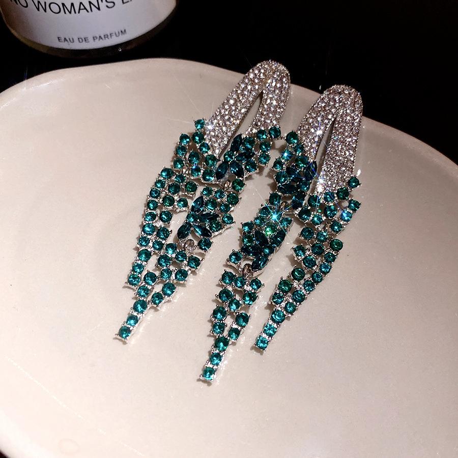 Silver Needle Diamond Geometric Tassel Earrings European and American Retro Elegant Simple Fashion Earrings Light Luxury High-end Earrings Women
Silver Needle Diamond Geometric Tassel Earrings European and American Retro Elegant Simple Fashion Earrings Light Luxury High-end Earrings Women