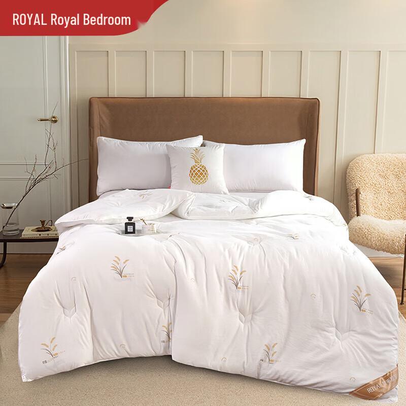 Royal Bedroom Auspicious Ruyi Quilt
Royal Bedroom Auspicious Ruyi Quilt