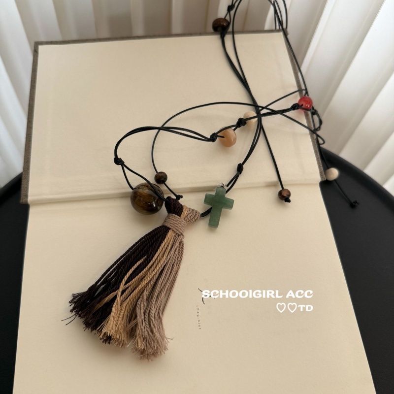 Natural stone woven rope cross pendant necklace retro ethnic style collarbone chain niche temperament versatile jewelry women
Natural stone woven rope cross pendant necklace retro ethnic style collarbone chain niche temperament versatile jewelry women