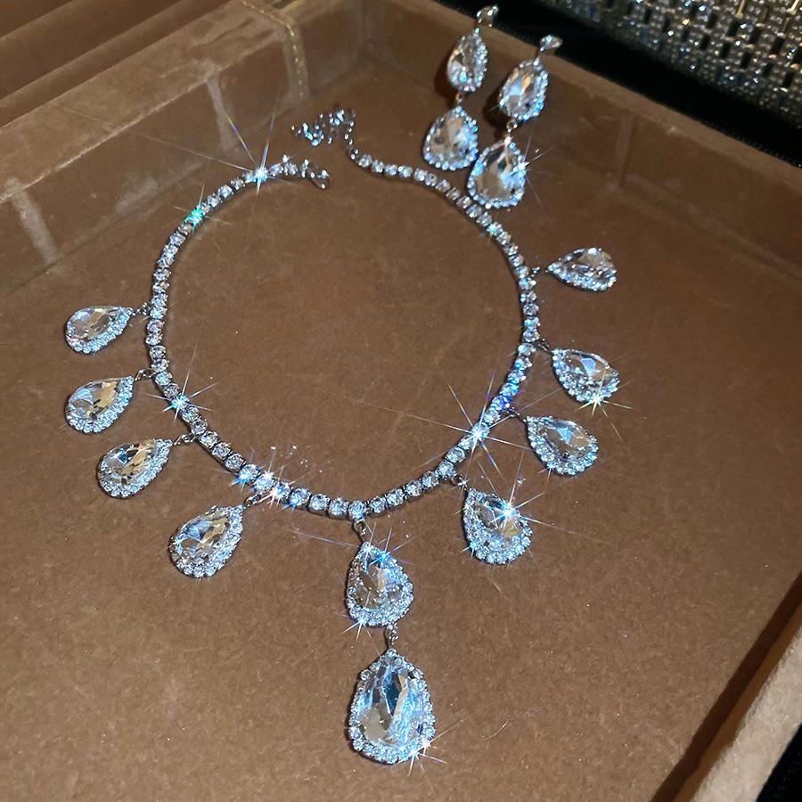 Elegant Rhinestone Tassel Geometric Water Drop Necklace & Earring Set
Elegant Rhinestone Tassel Geometric Water Drop Necklace & Earring Set