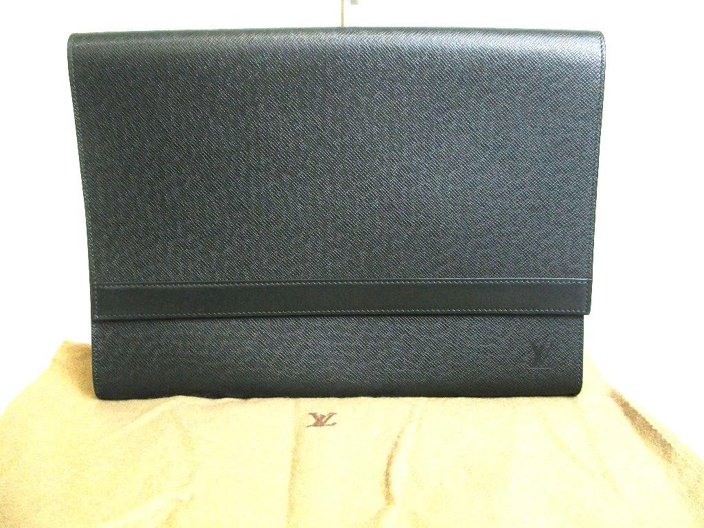 Authentic LOUIS VUITTON Taiga Episea Leather Clutch Bag Document Case A4 #a642 Refurbished
Authentic LOUIS VUITTON Taiga Episea Leather Clutch Bag Document Case A4 #a642 Refurbished