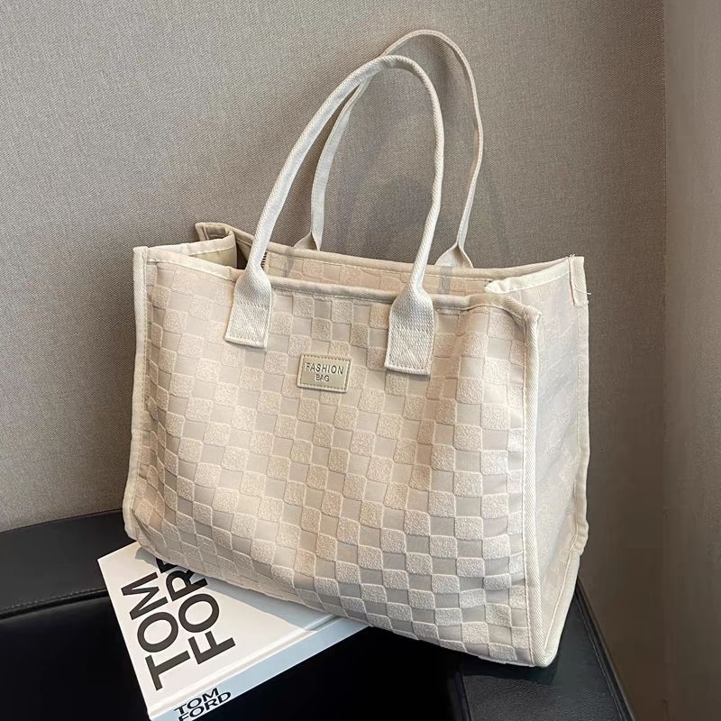 Large capacity canvas commuter bag women s 2025 new fashion going out single shoulder tote mommy portable shopping bag бежевый
Large capacity canvas commuter bag women s 2025 new fashion going out single shoulder tote mommy portable shopping bag бежевый