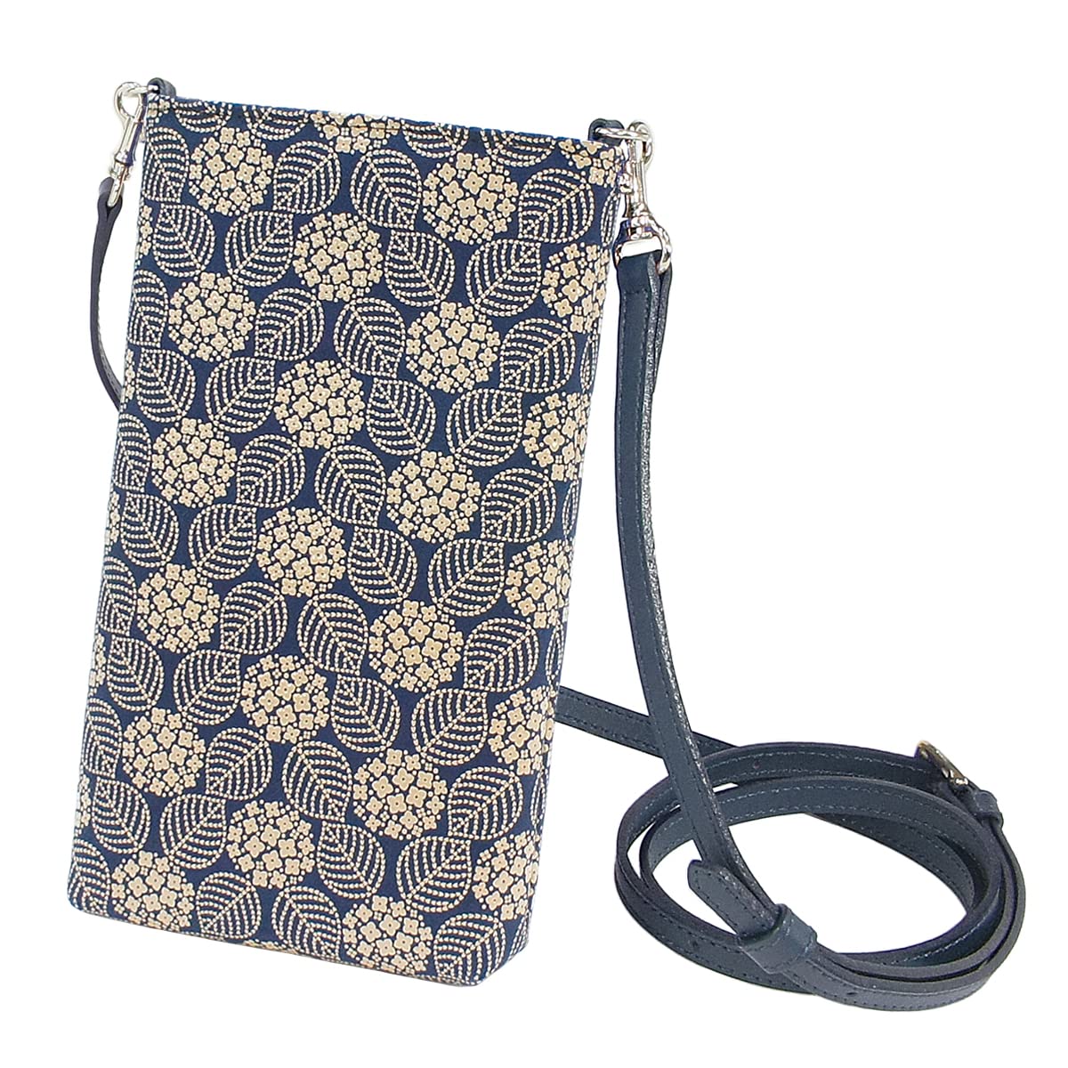 Indenya Inden Sacoche Smartphone Pochette Smartphone Case Crossbody Deerskin Navy Blue x White Lacquer Hydrangea Pattern 5029-14-174
Indenya Inden Sacoche Smartphone Pochette Smartphone Case Crossbody Deerskin Navy Blue x White Lacquer Hydrangea Pattern 5029-14-174