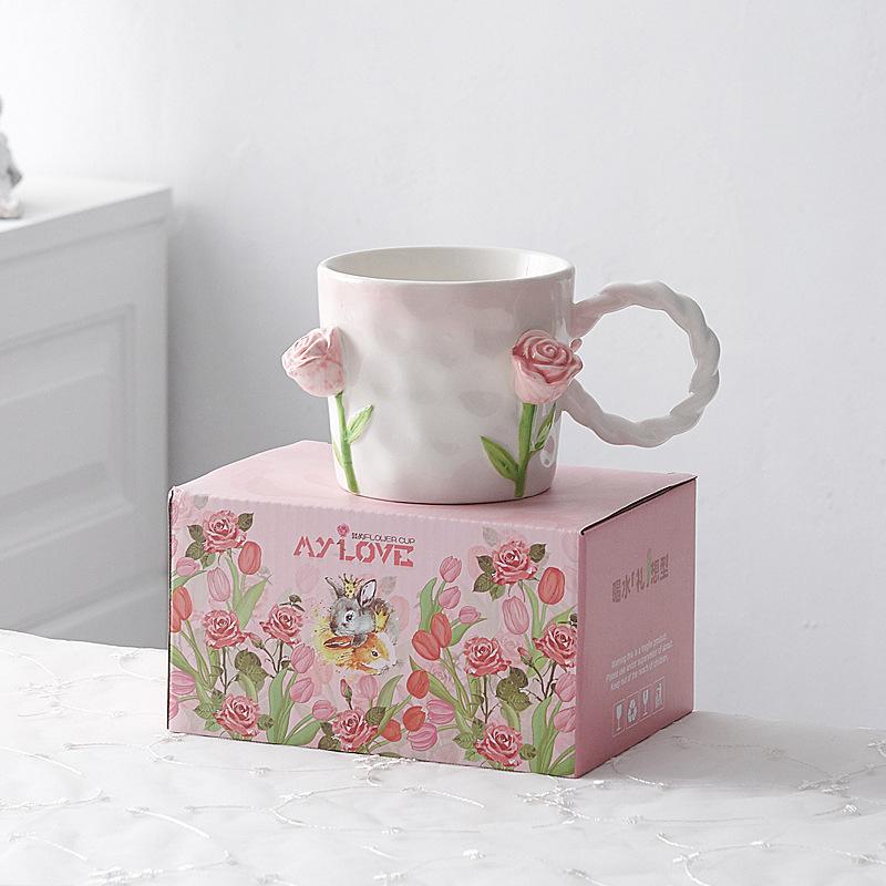 Тюльпан Девушка Сердце Ручная роспись Роза Чашка Трехмерный плавающий цветок Чувство Девушка Керамическая Сувенирная Чашка 350ML (36 sets in a box)
Тюльпан Девушка Сердце Ручная роспись Роза Чашка Трехмерный плавающий цветок Чувство Девушка Керамическая Сувенирная Чашка 350ML (36 sets in a box)