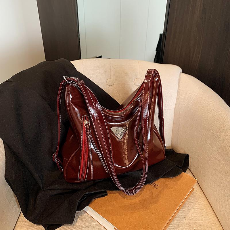 Сумка большой вместимости женская осень-зима 2025 новая ретро на плечо мессенджер дорожная сумка многофункциональный рюкзак красный
Сумка большой вместимости женская осень-зима 2025 новая ретро на плечо мессенджер дорожная сумка многофункциональный рюкзак красный