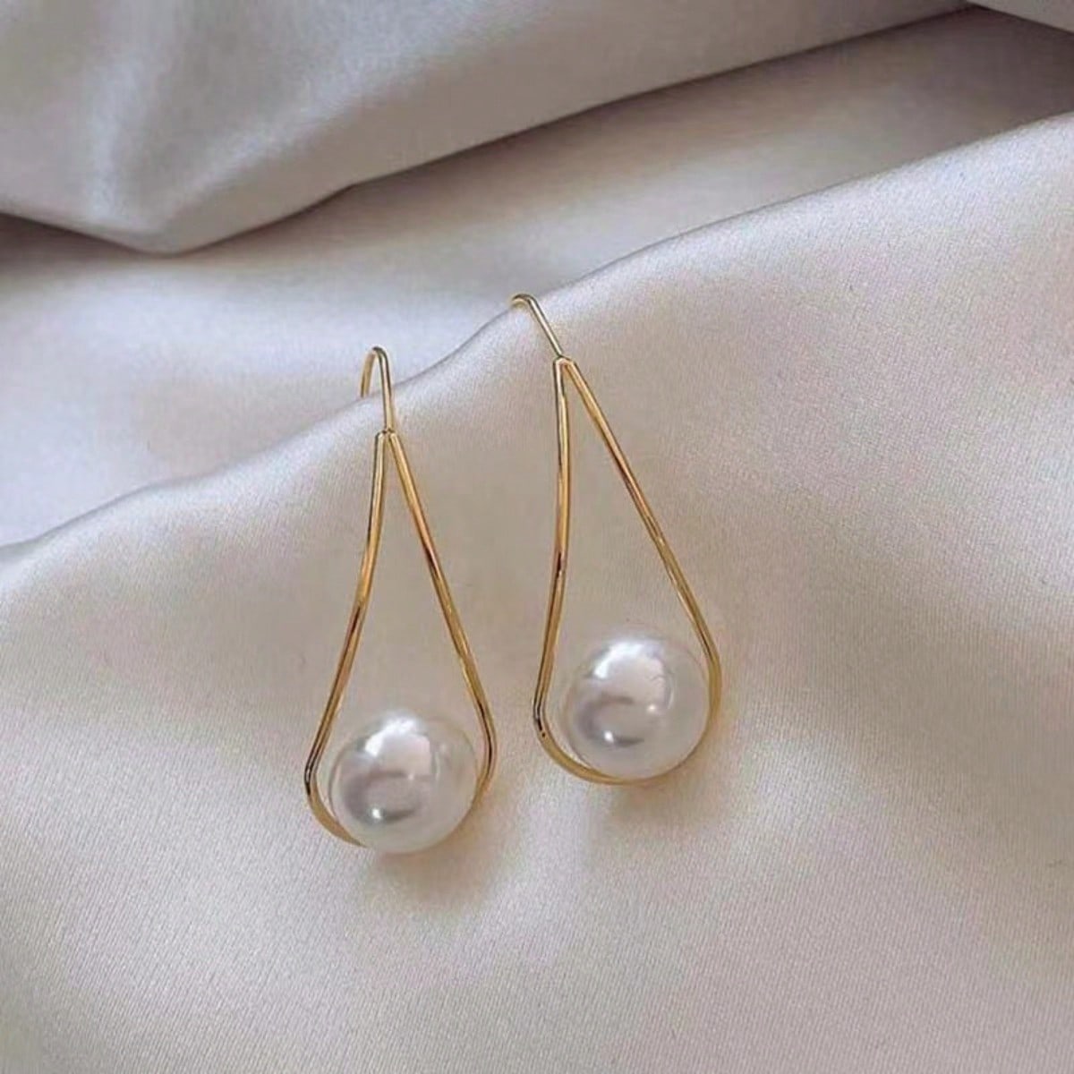 1 Pair of Fashionable Earrings for Women, Adorned with Exquisite Artificial Pearls, Suitable for Daily Wear and Holiday Gift Giving золотий
1 Pair of Fashionable Earrings for Women, Adorned with Exquisite Artificial Pearls, Suitable for Daily Wear and Holiday Gift Giving золотий