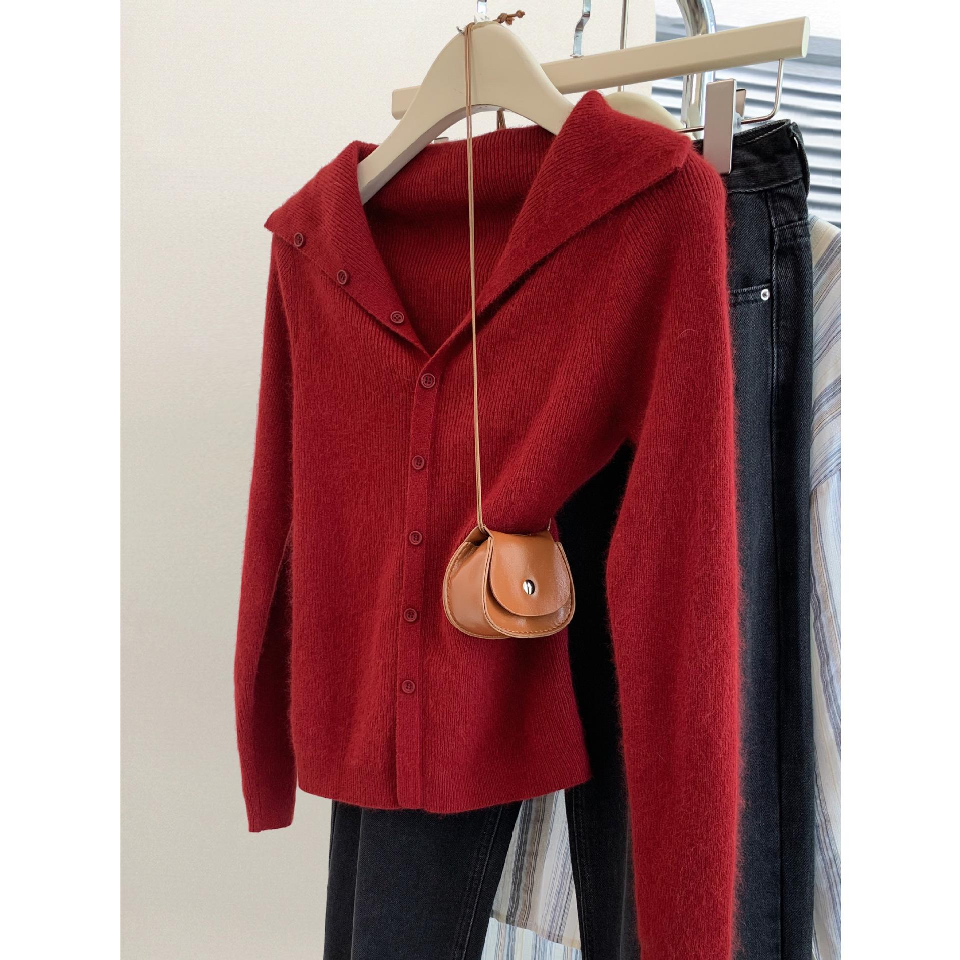 Красный трикотажный свитер с V-образным вырезом и лацканами, женский весенне-осенний дизайн, свитер для ранней осени, с базовым свитером, трикотажный кардиган-топ XL красный
Красный трикотажный свитер с V-образным вырезом и лацканами, женский весенне-осенний дизайн, свитер для ранней осени, с базовым свитером, трикотажный кардиган-топ XL красный