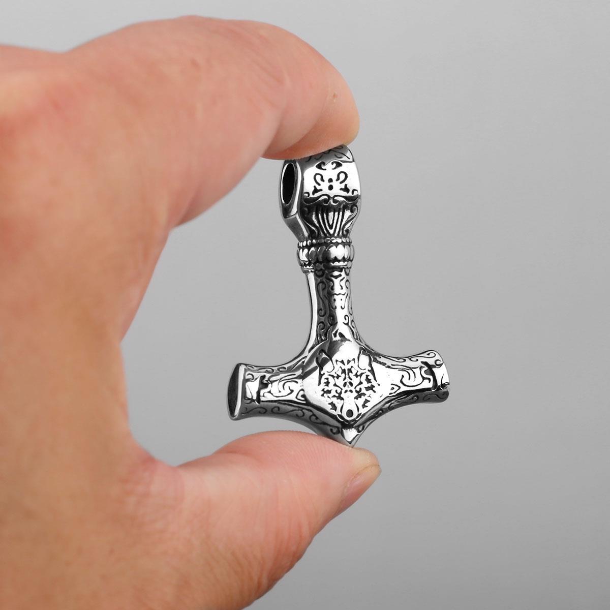 Nordic Viking Raytheon Hammer Wolf из нержавеющей стали кулон ожерелье мужские модные аксессуары Джокер ювелирные изделия для мужчин. 
Nordic Viking Raytheon Hammer Wolf из нержавеющей стали кулон ожерелье мужские модные аксессуары Джокер ювелирные изделия для мужчин.