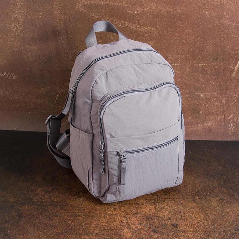 Простой рюкзак маленький и легкий дорожный рюкзак повседневный и универсальный студенческий школьный рюкзак серый
Простой рюкзак маленький и легкий дорожный рюкзак повседневный и универсальный студенческий школьный рюкзак серый